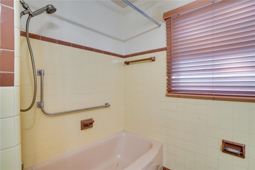 For Sale: $329,000 (3 beds, 1 baths, 1738 Square Feet)