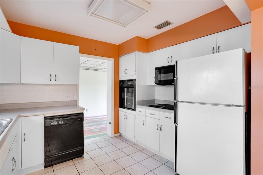 For Sale: $329,000 (3 beds, 1 baths, 1738 Square Feet)