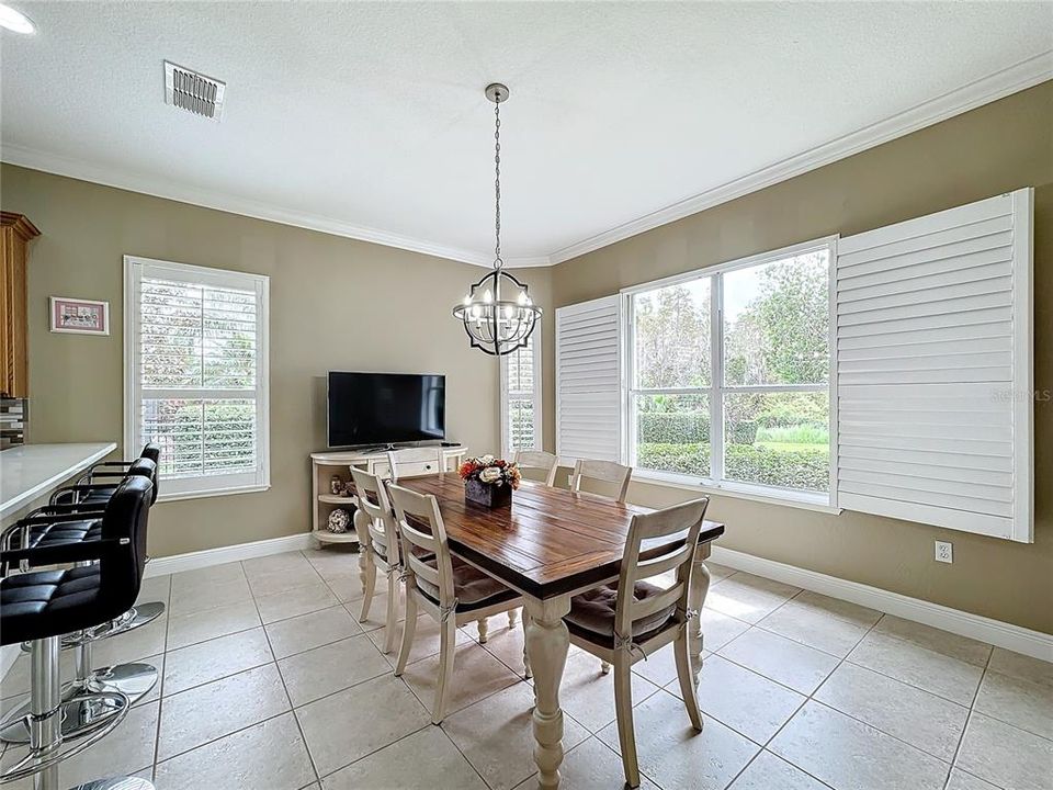 EXTENDED DINING ROOM WITH BAY WINDOW