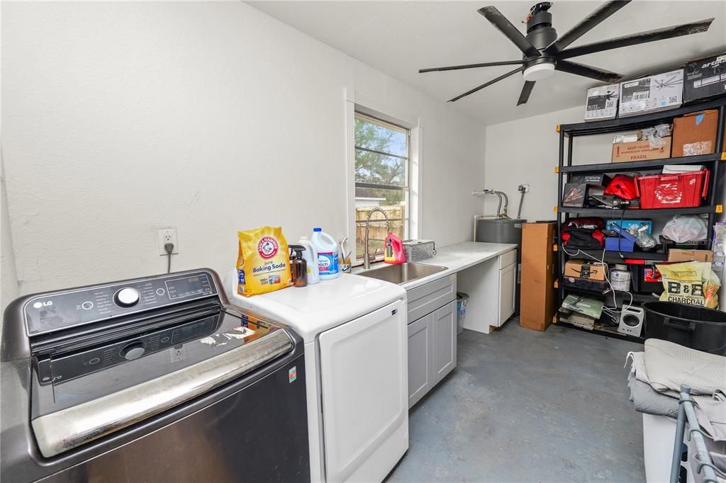 For Sale: $285,000 (3 beds, 2 baths, 1316 Square Feet)