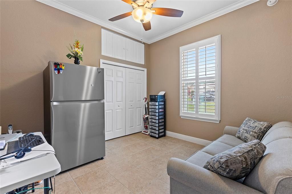 Overhead storage in guest bedroom