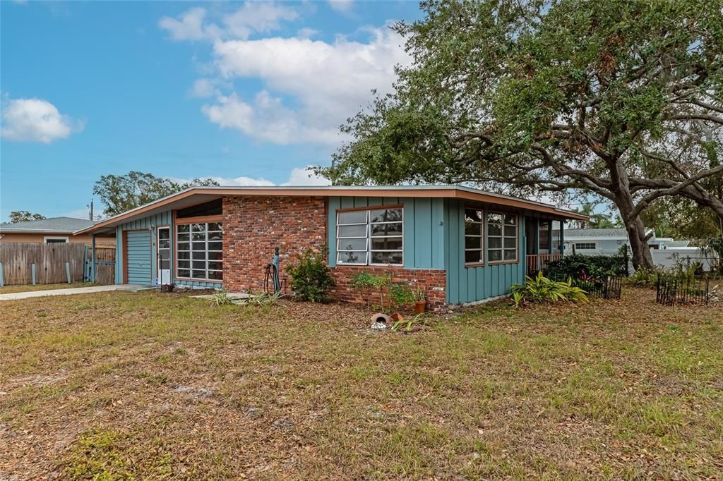 Active With Contract: $345,000 (3 beds, 2 baths, 1436 Square Feet)