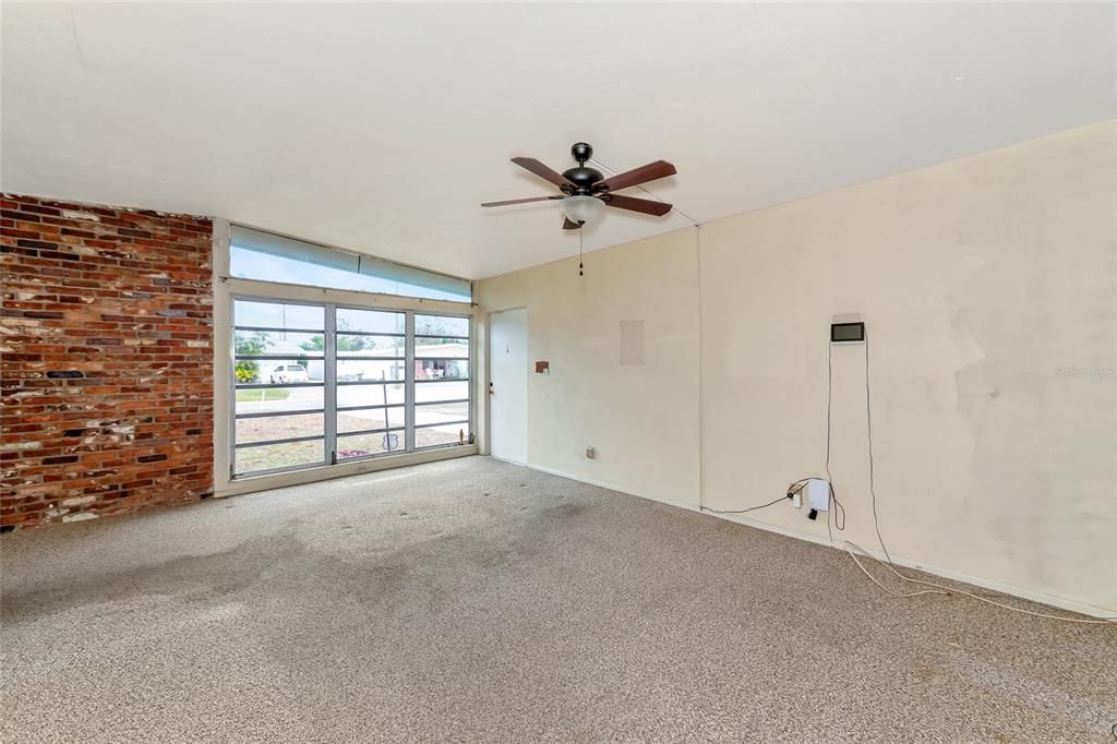 Active With Contract: $345,000 (3 beds, 2 baths, 1436 Square Feet)