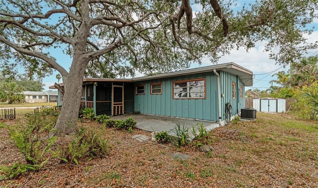 Active With Contract: $345,000 (3 beds, 2 baths, 1436 Square Feet)