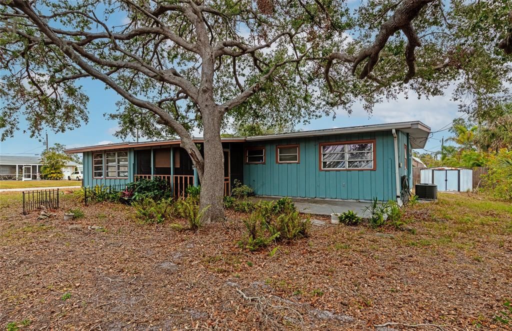 Active With Contract: $345,000 (3 beds, 2 baths, 1436 Square Feet)