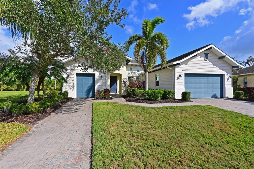 For Sale: $950,000 (3 beds, 3 baths, 2672 Square Feet)