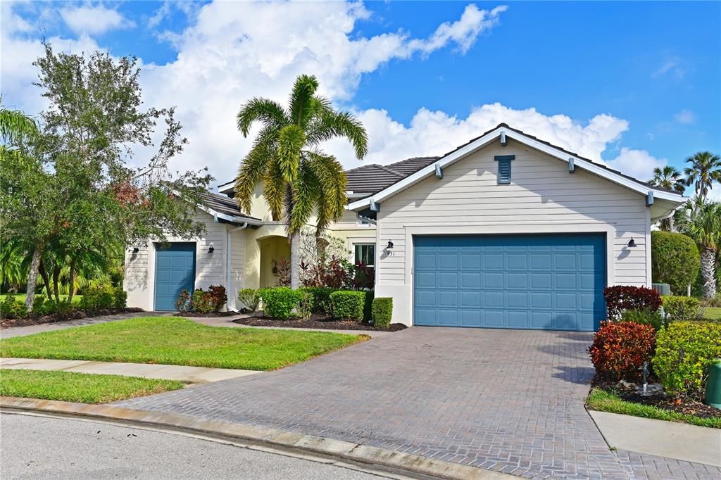 For Sale: $950,000 (3 beds, 3 baths, 2672 Square Feet)