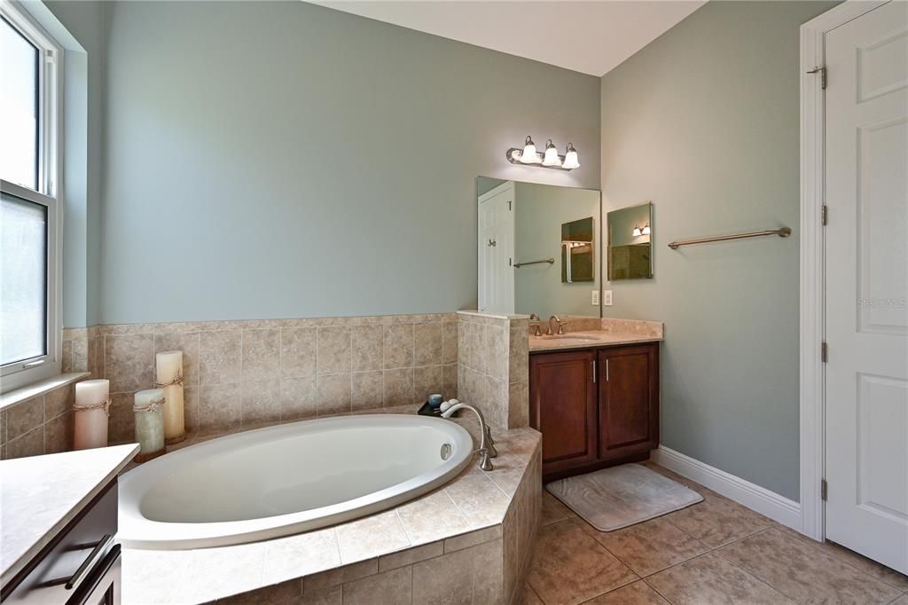 Separate garden tub