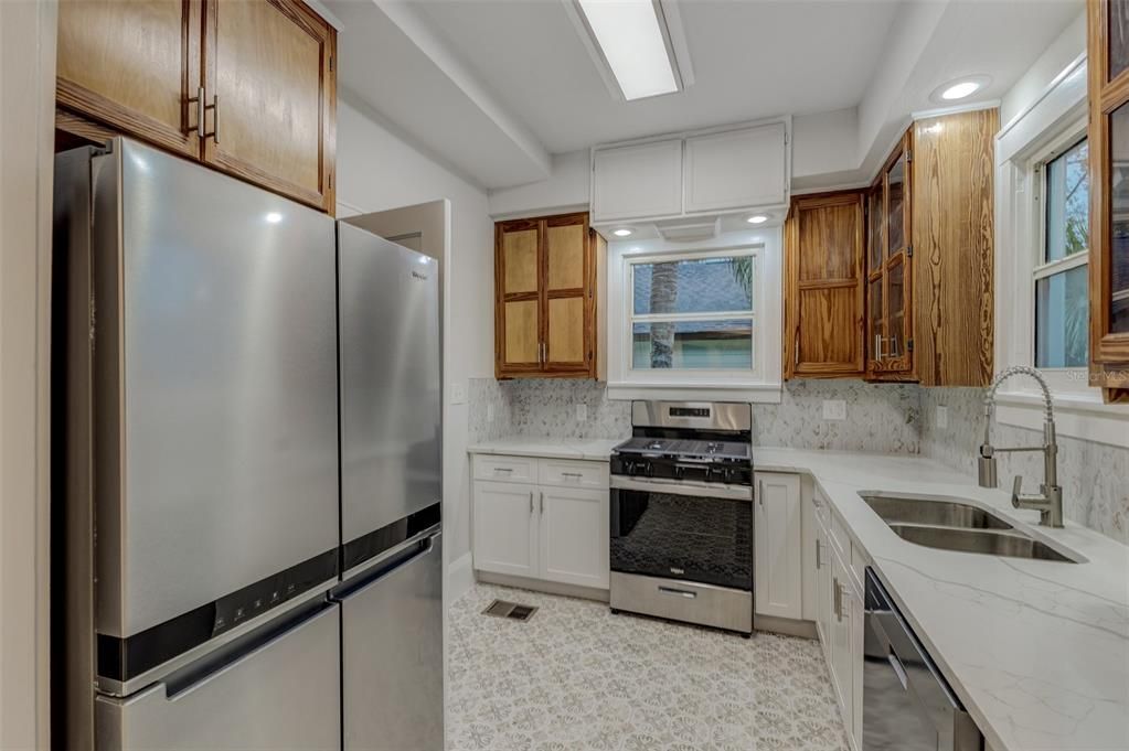 For Sale: $399,950 (2 beds, 1 baths, 1252 Square Feet)