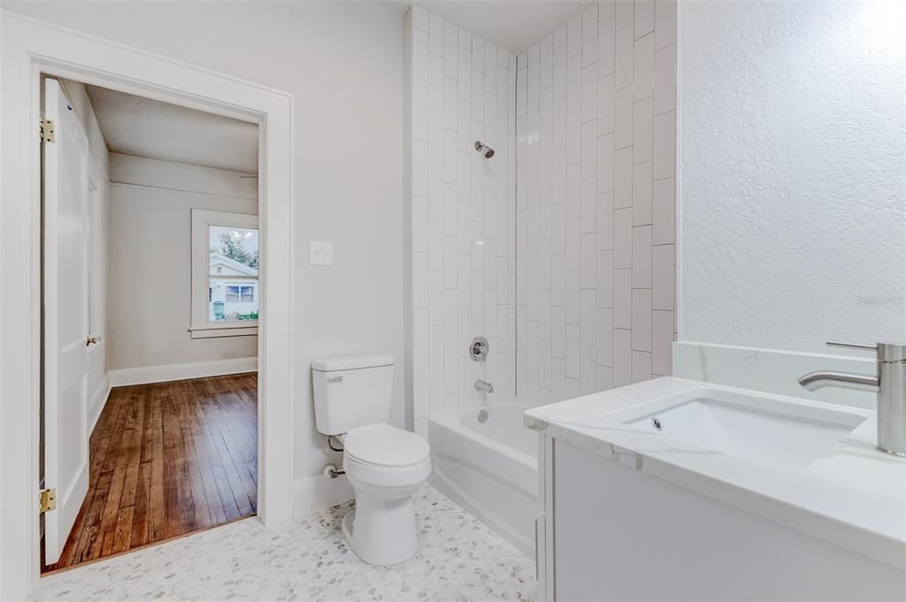 For Sale: $399,950 (2 beds, 1 baths, 1252 Square Feet)