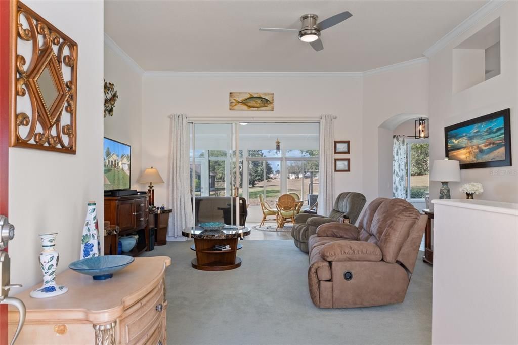 For Sale: $305,000 (2 beds, 2 baths, 1958 Square Feet)