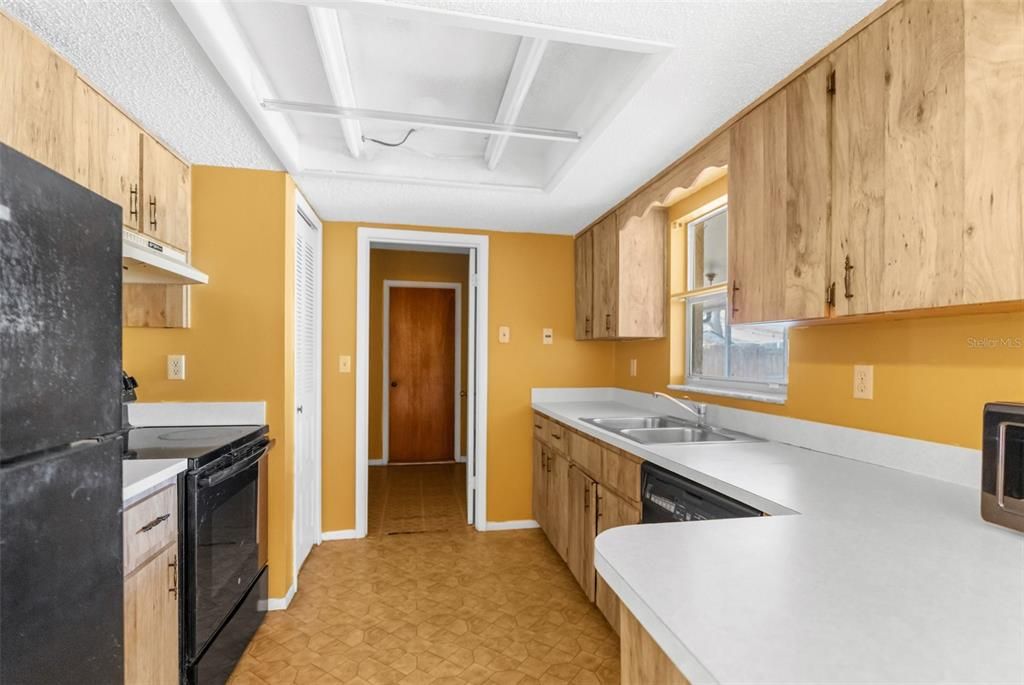 For Sale: $215,000 (2 beds, 2 baths, 1020 Square Feet)