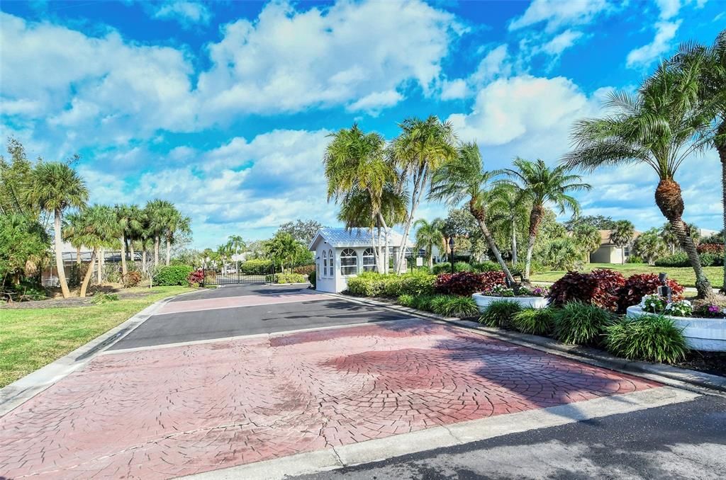 For Sale: $620,000 (3 beds, 2 baths, 2576 Square Feet)