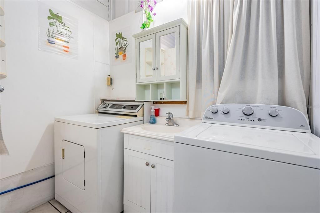 For Sale: $165,000 (3 beds, 2 baths, 840 Square Feet)