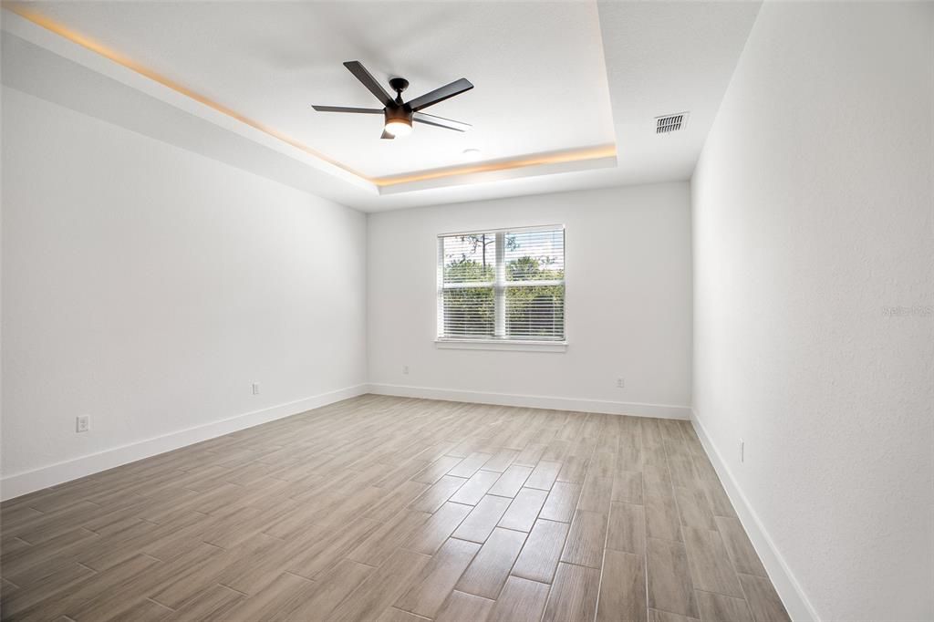 For Rent: $2,595 (4 beds, 2 baths, 1882 Square Feet)