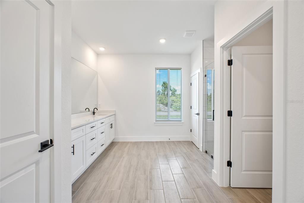 For Rent: $2,595 (4 beds, 2 baths, 1882 Square Feet)