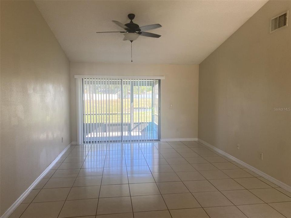 For Sale: $239,999 (2 beds, 2 baths, 954 Square Feet)