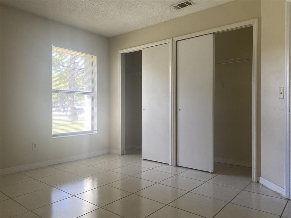 For Sale: $239,999 (2 beds, 2 baths, 954 Square Feet)