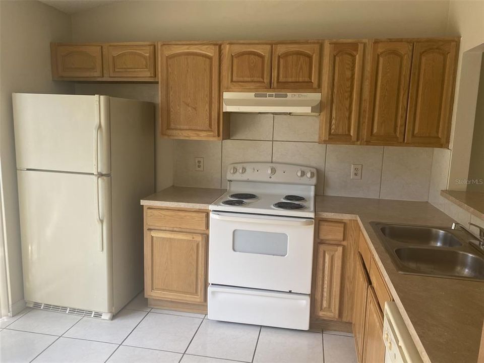 For Sale: $239,999 (2 beds, 2 baths, 954 Square Feet)