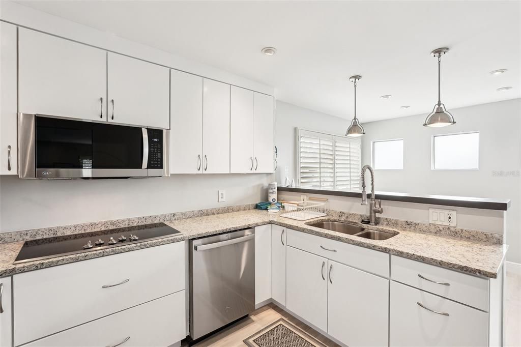 For Sale: $685,000 (2 beds, 1 baths, 1120 Square Feet)