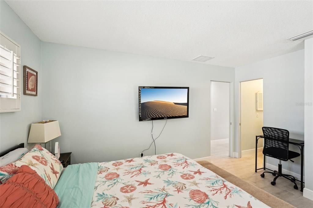 For Sale: $685,000 (2 beds, 1 baths, 1120 Square Feet)