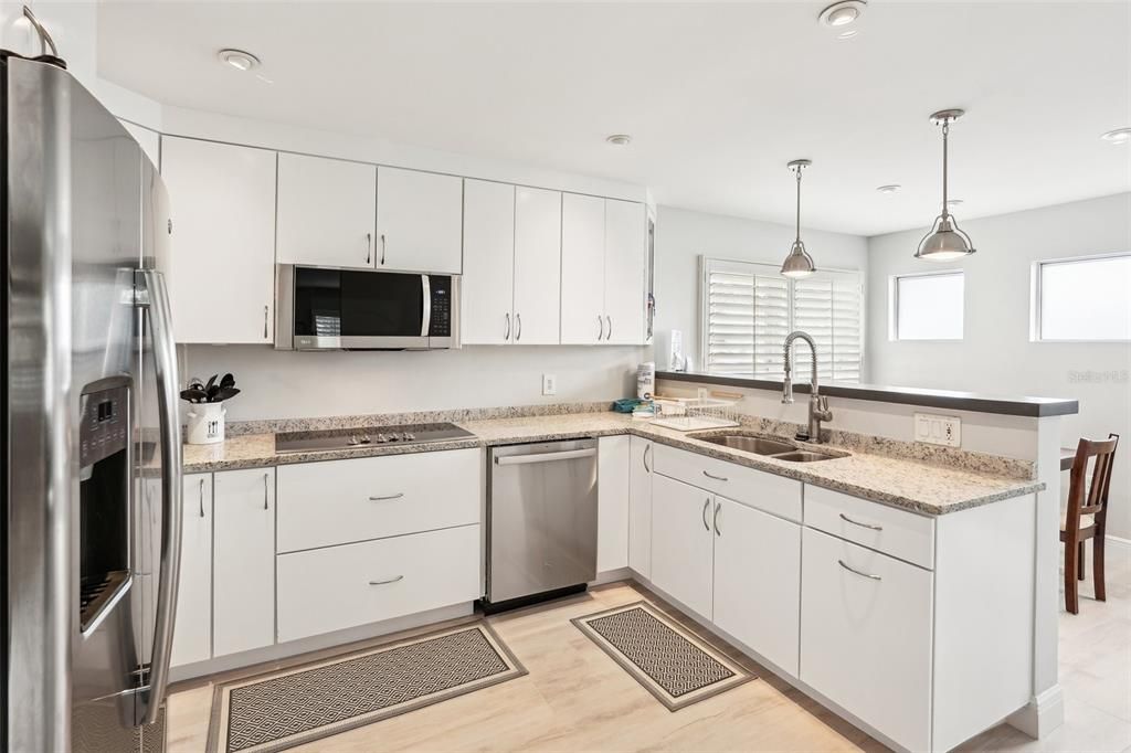 For Sale: $685,000 (2 beds, 1 baths, 1120 Square Feet)