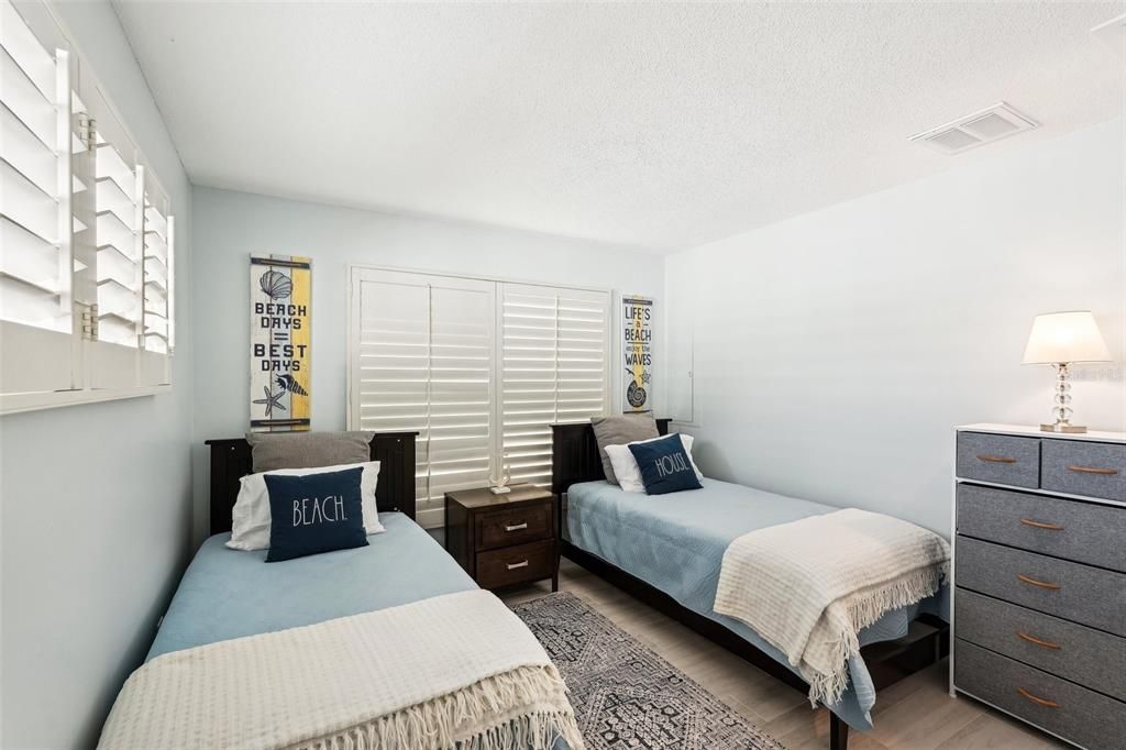 For Sale: $685,000 (2 beds, 1 baths, 1120 Square Feet)