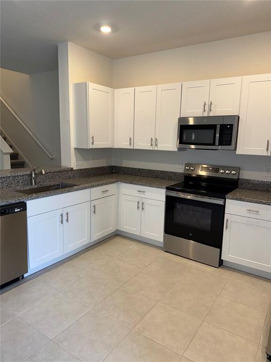 For Rent: $2,100 (3 beds, 2 baths, 1634 Square Feet)