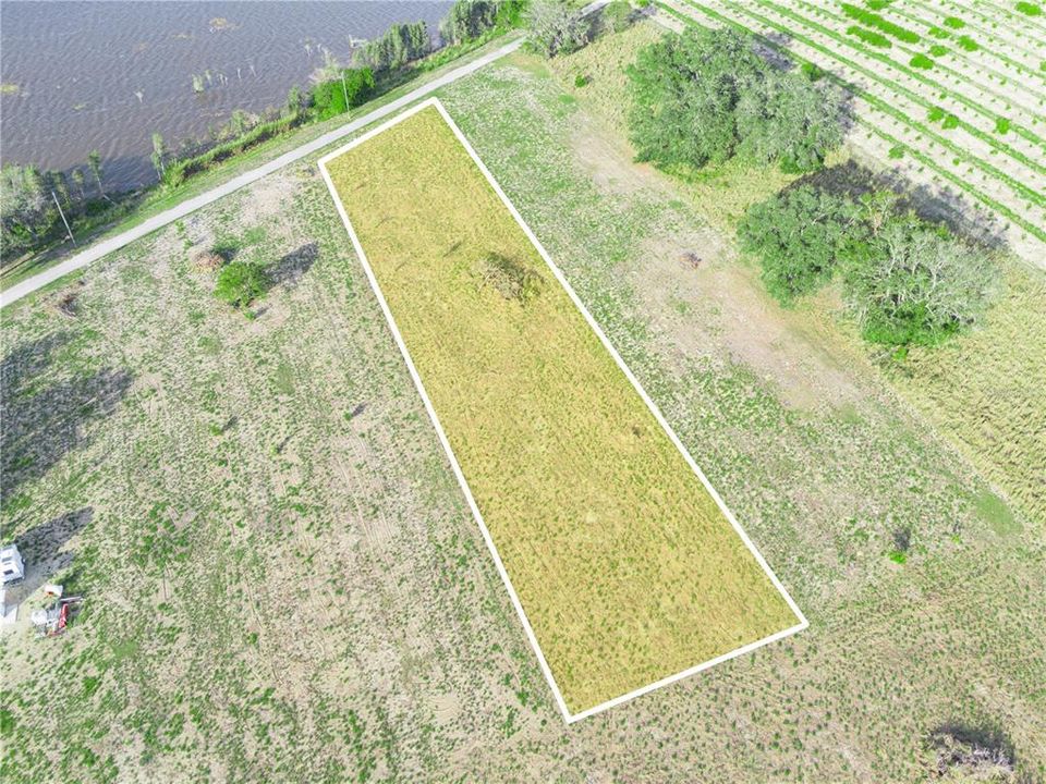 待售: $70,000 (0.93 acres)