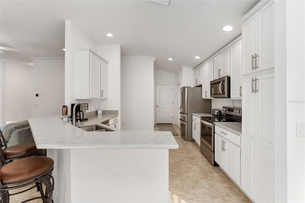 Kitchen and Breakfast Bar