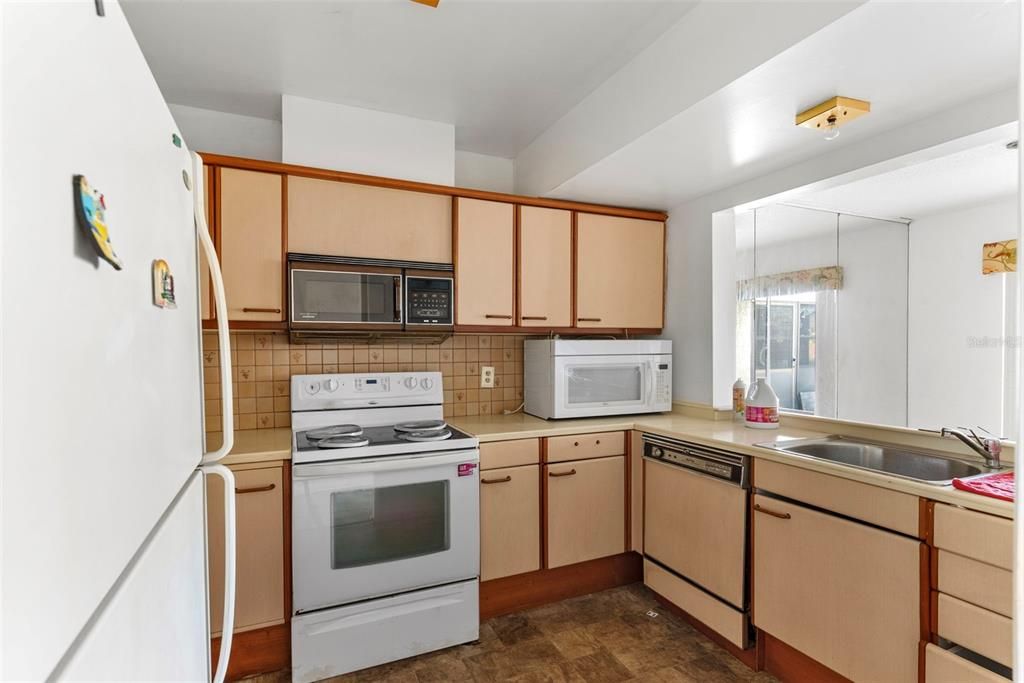 For Sale: $175,000 (2 beds, 2 baths, 1437 Square Feet)