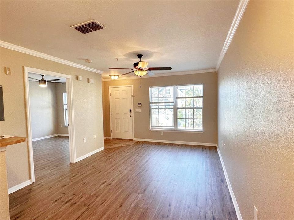 For Sale: $149,900 (1 beds, 1 baths, 529 Square Feet)