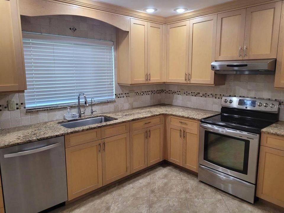 For Rent: $2,400 (3 beds, 2 baths, 1268 Square Feet)