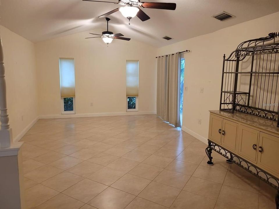 For Rent: $2,400 (3 beds, 2 baths, 1268 Square Feet)