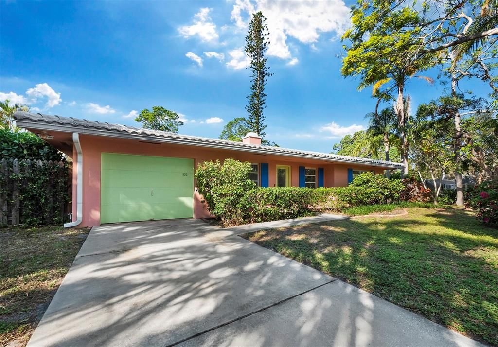 For Sale: $1,650,000 (3 beds, 2 baths, 1361 Square Feet)