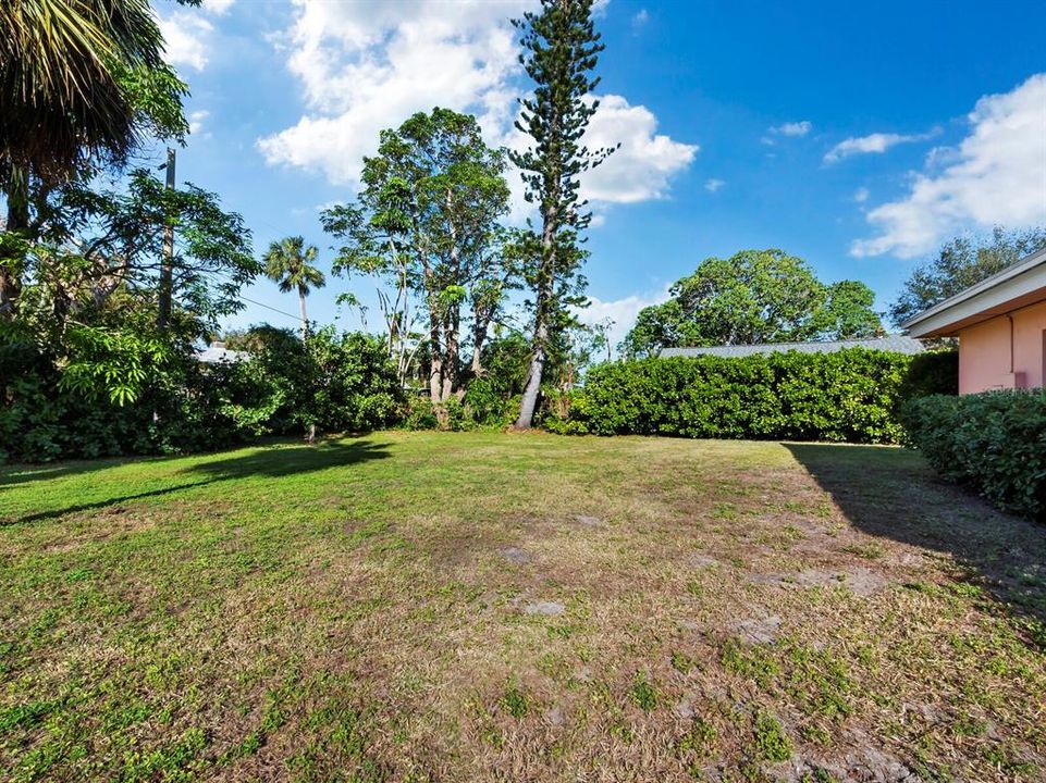 For Sale: $1,650,000 (3 beds, 2 baths, 1361 Square Feet)