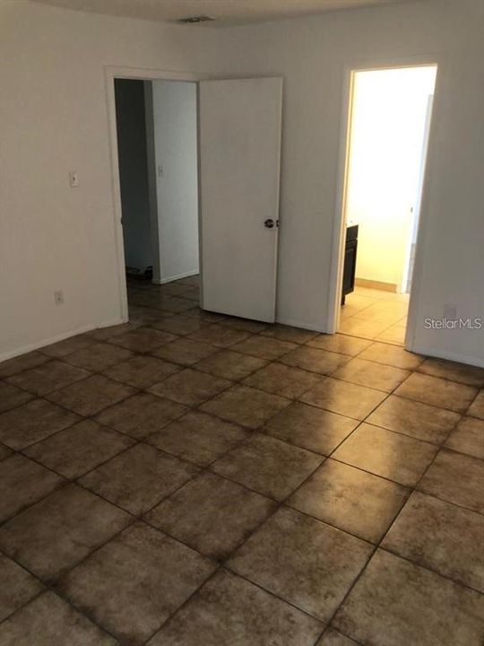 For Rent: $1,600 (2 beds, 1 baths, 1164 Square Feet)