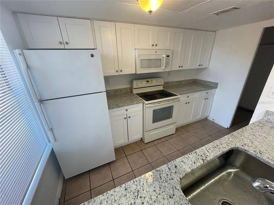 For Rent: $1,600 (2 beds, 1 baths, 1164 Square Feet)