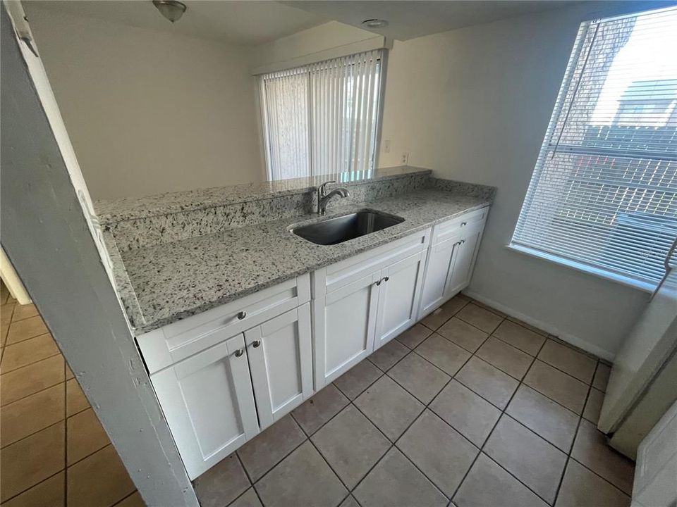 For Rent: $1,600 (2 beds, 1 baths, 1164 Square Feet)