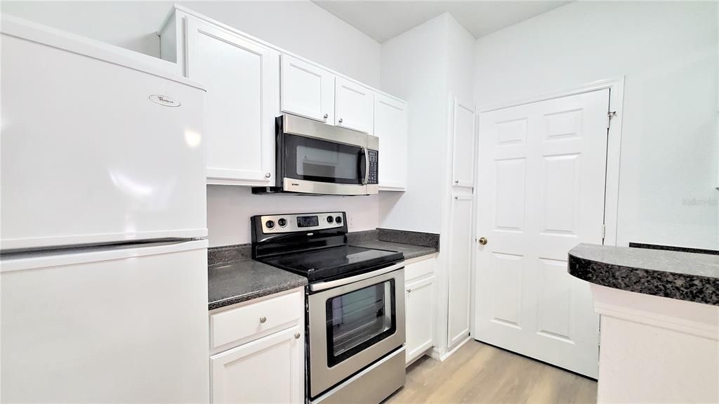 For Rent: $1,319 (1 beds, 1 baths, 768 Square Feet)