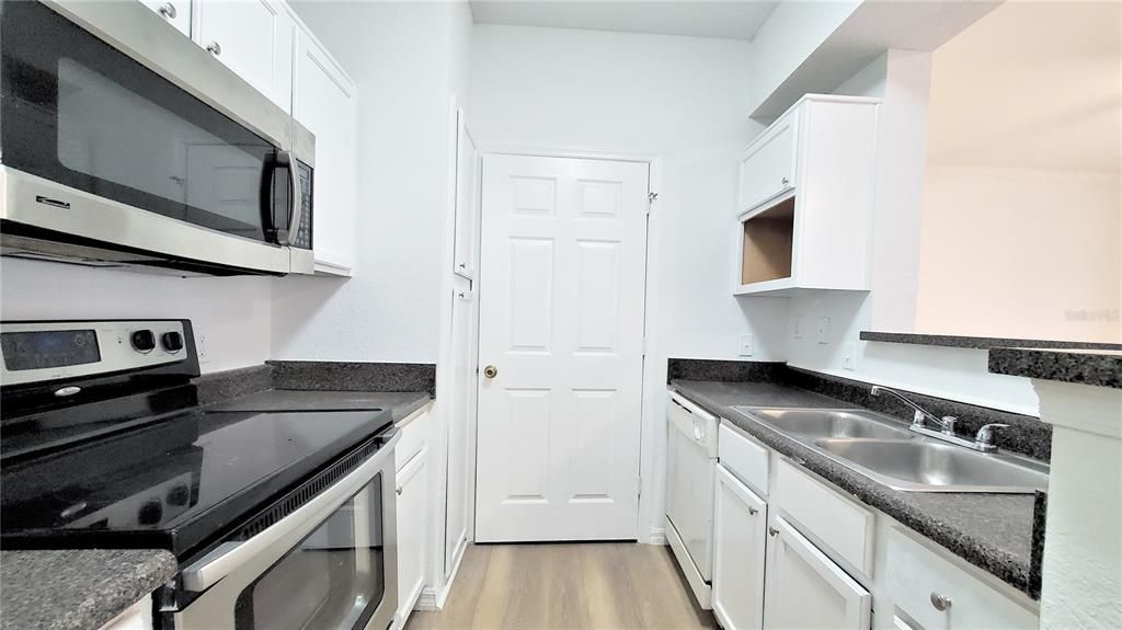 For Rent: $1,319 (1 beds, 1 baths, 768 Square Feet)