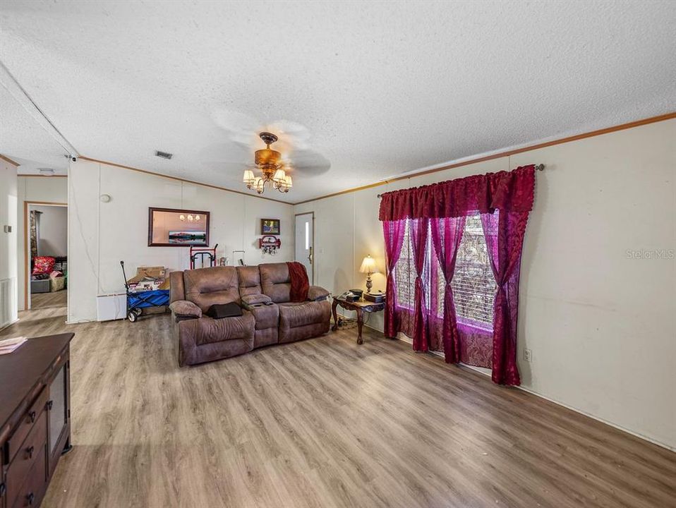 En Venta: $369,900 (3 camas, 2 baños, 1512 Pies cuadrados)