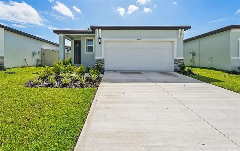 Recently Sold: $319,810 (3 beds, 2 baths, 1483 Square Feet)