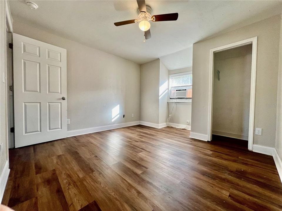 For Rent: $1,800 (2 beds, 1 baths, 800 Square Feet)