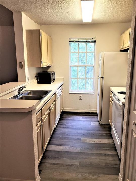 For Rent: $1,295 (1 beds, 1 baths, 618 Square Feet)