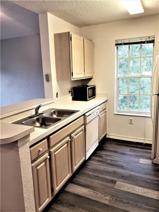 For Rent: $1,295 (1 beds, 1 baths, 618 Square Feet)