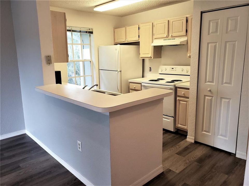 For Rent: $1,295 (1 beds, 1 baths, 618 Square Feet)