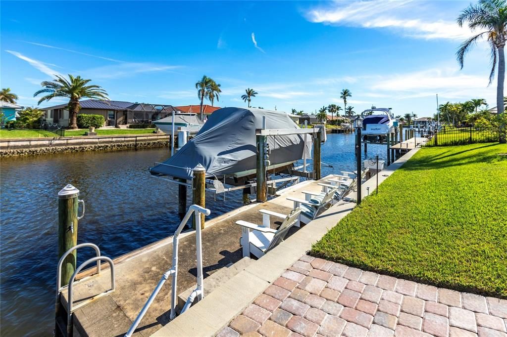 DOCK & BOAT LIFT