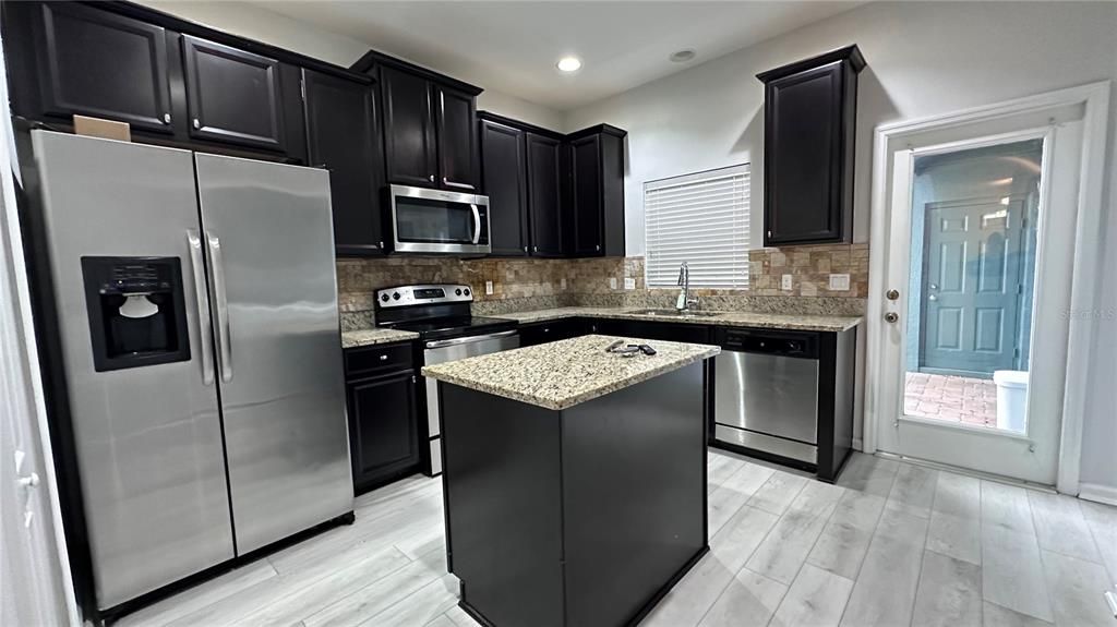 For Sale: $329,900 (3 beds, 2 baths, 1644 Square Feet)