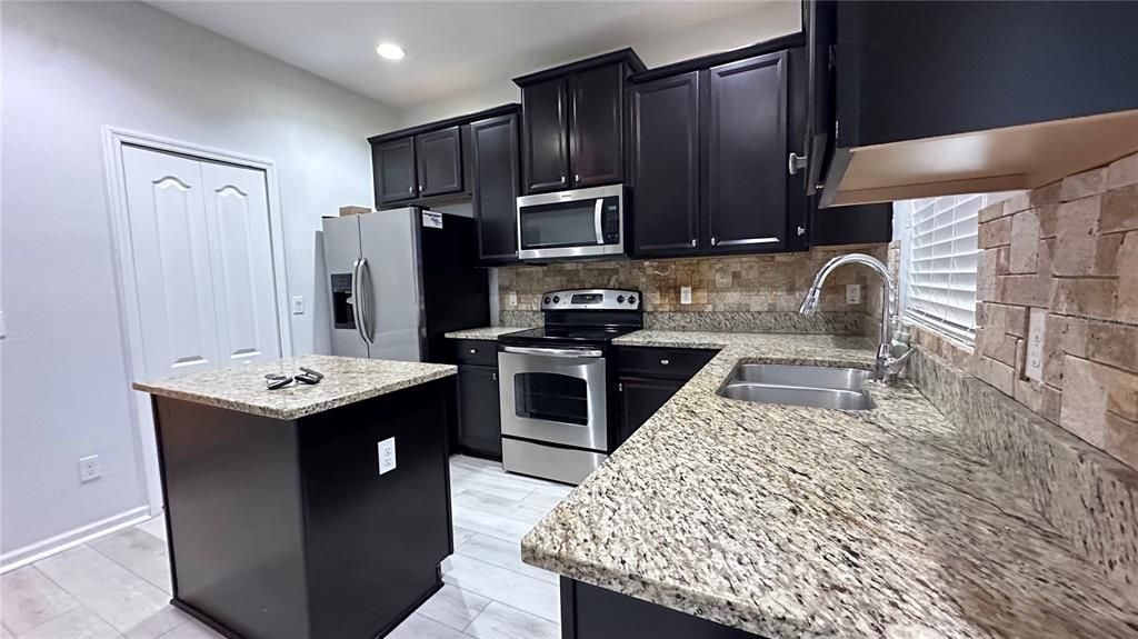 For Sale: $329,900 (3 beds, 2 baths, 1644 Square Feet)